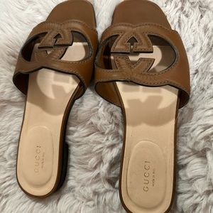 WOMEN'S INTERLOCKING G CUT-OUT SLIDE